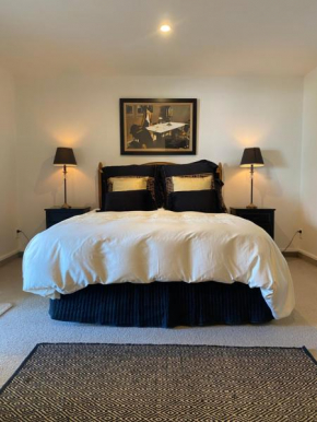 Maison Blue - Chic Garden Apartment, Napier